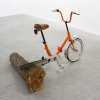 mini vélo, bûche acacia, 100 x 150 x 100 cm, 2015.